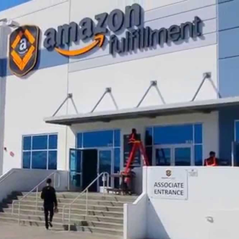 🤯Just Letting Everyone Know I Work At Amazon😱